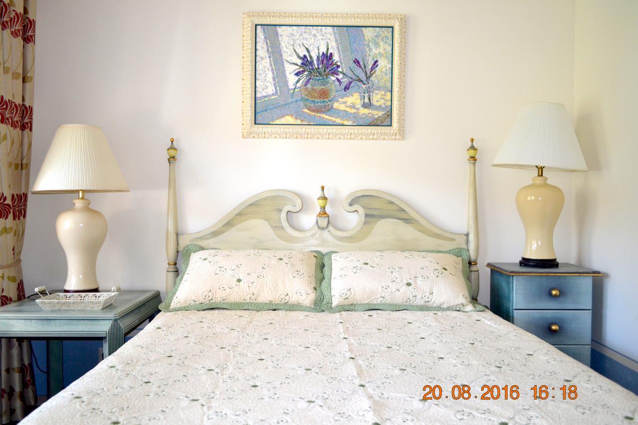 Resedinta Rotundu Bed & Breakfast Butuceny Екстериор снимка