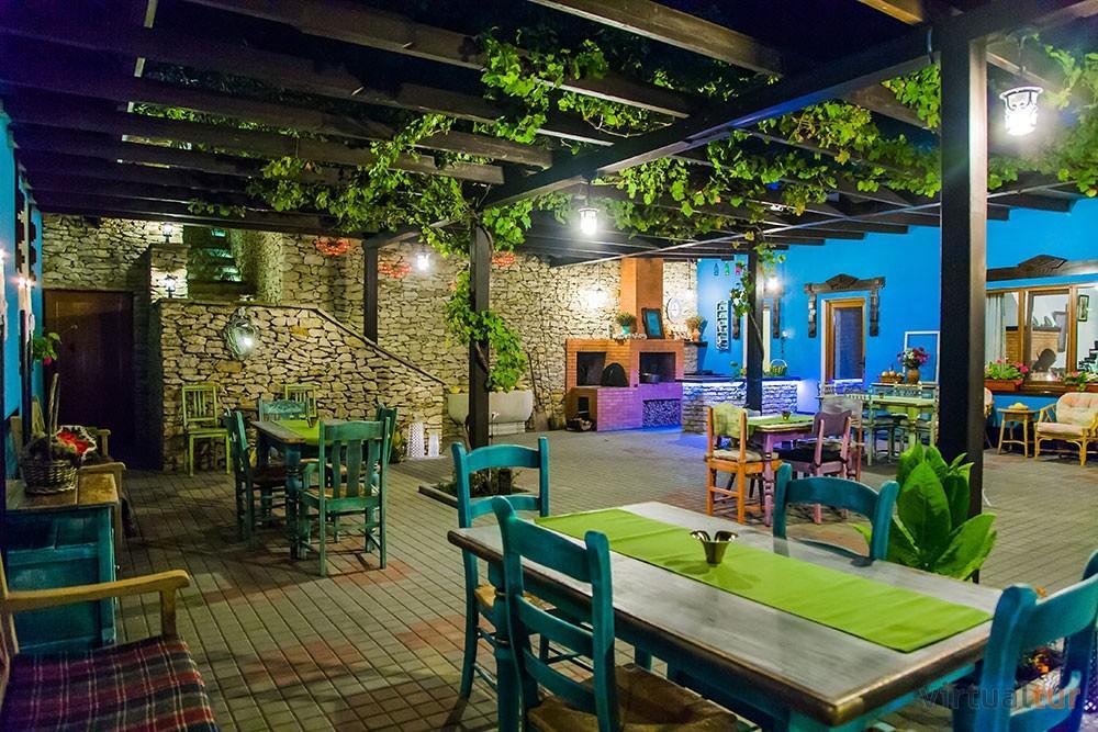 Resedinta Rotundu Bed & Breakfast Butuceny Екстериор снимка